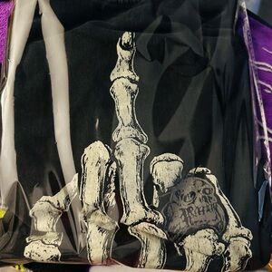 Vintage 1990s Fashion Victim skeleton middle finger graphic t-shirt.
